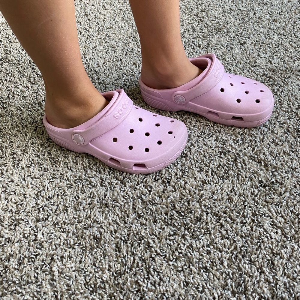 Crocs size 11 kids~ pink